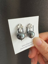 Load image into Gallery viewer, Large Black FW Pearl Silver Earrings
