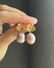 Load image into Gallery viewer, Lilac Pink Edison Pearl Floral Earrings