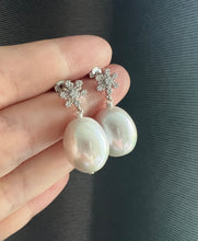 Load image into Gallery viewer, [RARE] Large Ivory Silver Snowflake Earrings