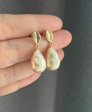 Load image into Gallery viewer, Light Peach Rainbow Freshwater Pearls Leaf Earrings