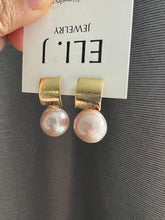 Load image into Gallery viewer, Large Pink Pearls Modern Earrings