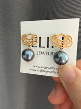 Load image into Gallery viewer, Large Black FW Pearls Floral Earrings