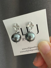 Load image into Gallery viewer, Large Black FW Pearl Silver Earrings