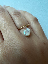 Load image into Gallery viewer, 3 Pearl &amp; Charm Goldplated Rings