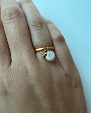 Load image into Gallery viewer, 3 Pearl &amp; Charm Goldplated Rings