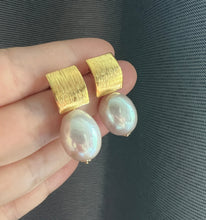Load image into Gallery viewer, [RARE] Large Ivory-Pink Freshwater Pearls Modern Earrings