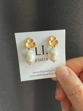 Load image into Gallery viewer, Ivory Pearl Earrings Flower Studs