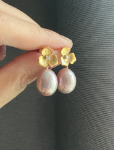 Load image into Gallery viewer, Lilac Pink Edison Pearl Floral Earrings