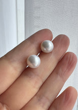 Load image into Gallery viewer, [18K GOLD- CLASSIC] Large Ivory AAA Freshwater Pearls 9.5-10mm Earring Studs