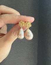 Load image into Gallery viewer, Peach-Pink Rainbow Edison Pearl Earring