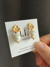 Load image into Gallery viewer, Ivory Pearl Earrings Flower Studs