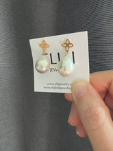 Load image into Gallery viewer, Large Ivory- Rainbow Pearl Fleur de Lis Earring Studs