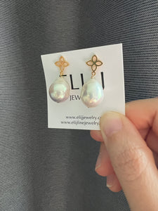 Large Ivory- Rainbow Pearl Fleur de Lis Earring Studs