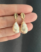 Load image into Gallery viewer, Light Peach Rainbow Freshwater Pearls Leaf Earrings
