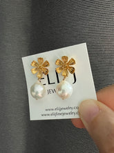 Load image into Gallery viewer, Ivory Rainbow Pearl Sunflower Earring Studs