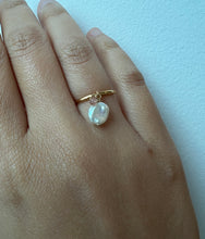 Load image into Gallery viewer, 3 Pearl &amp; Charm Goldplated Rings