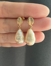Load image into Gallery viewer, Light Peach Rainbow Freshwater Pearls Leaf Earrings