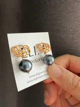 Load image into Gallery viewer, Large Black FW Pearls Floral Earrings