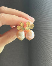 Load image into Gallery viewer, Peach Edison Pearls Floral Stud Earrings