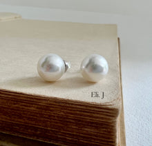 Load image into Gallery viewer, Classic Ivory Round Freshwater 9-9.5mm Pearl Earring Studs