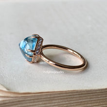 Load image into Gallery viewer, Sky Blue Topaz Sugarloaf 18k Ring