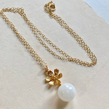 Load image into Gallery viewer, Daisies &amp; Jade 14k Gold Filled Necklace