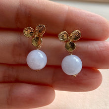 Load image into Gallery viewer, Lavender Jade on Gold Flowers
