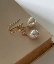 Load image into Gallery viewer, Ivory Pearl &amp; Clover