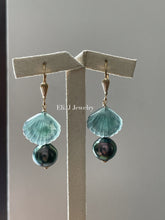 Load image into Gallery viewer, Jade Shells #5: Peacock Tahitian Pearls