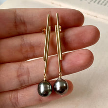 Load image into Gallery viewer, Cocoa- Colorful Tahitian Pearls in Statement Gold Bar Studs