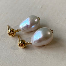 Load image into Gallery viewer, Cream White Baroque Pearls Knot Studs