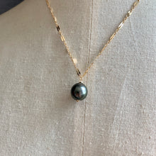 Load image into Gallery viewer, AAA Dark Tahitian Pearl on 14kGF Intricate Necklace