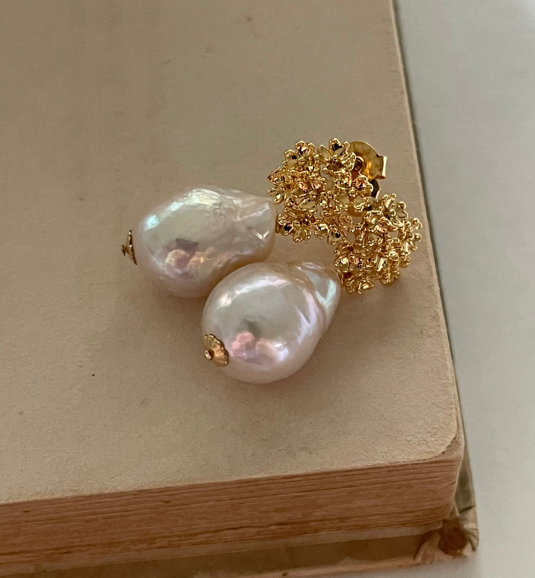 Drop Ivory Pearls & Bouquet Studs