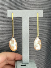 Load image into Gallery viewer, Large Peach Baroque Pearls on Goldplated Long Bars