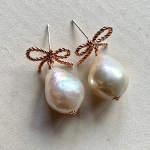 White Baroque Pearls (Medium) Rose Gold Ribbons