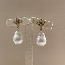 Load image into Gallery viewer, Ivory Pearls on Fleur de Lis Studs