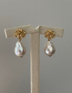 Drop Ivory Pearls & Bouquet Studs