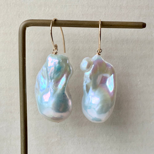 AAA Large Rainbow Lustre Ivory Baroque Pearls