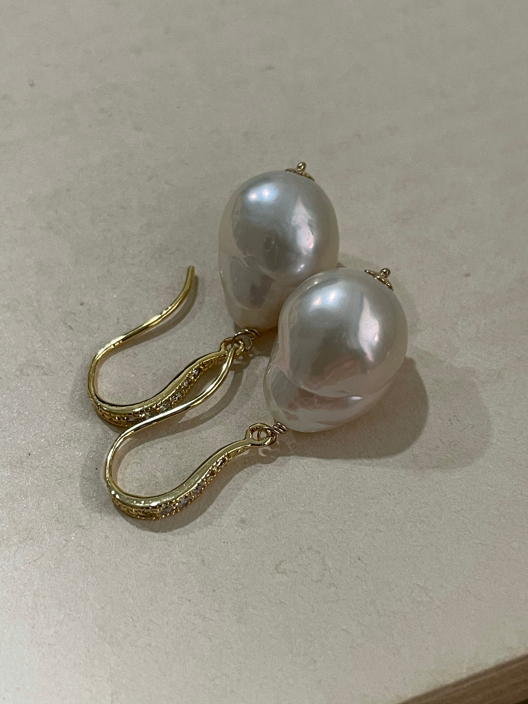 Medium Ivory Pearls on Goldplated Zirconia Hooks