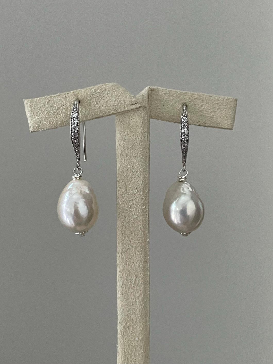 Drop Ivory Pearls on Rhodium Hooks