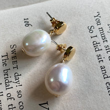 Load image into Gallery viewer, Freshwater Pearl Studs